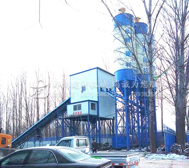 建新機(jī)械HZS120混凝土攪拌站山東荷澤客戶(hù)現(xiàn)場(chǎng)